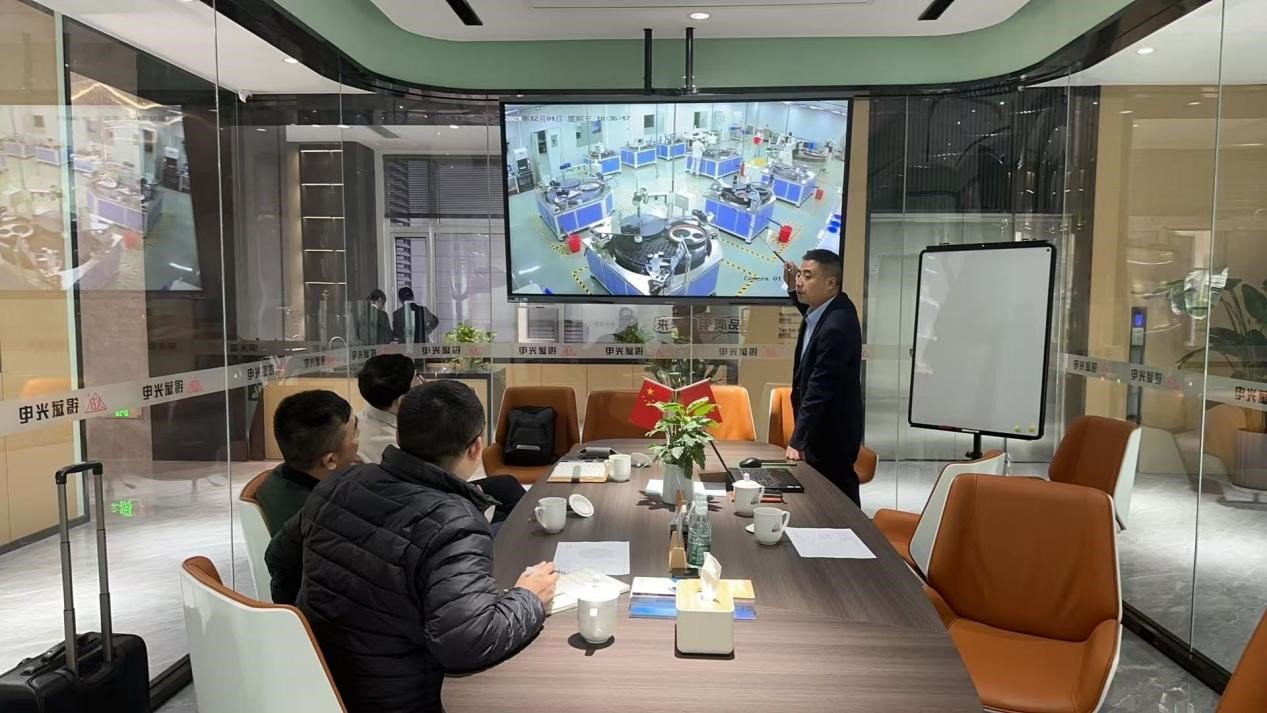 Квантовое полировочное оборудование компании Jiangxi Tek перешло в серийное производство, установив новый рекорд по шероховатости поверхности - 0,08 нм